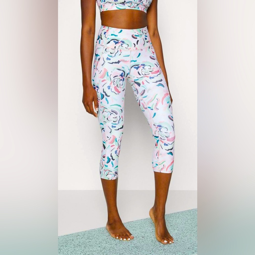 Athleta ultimate stash Capri- Large